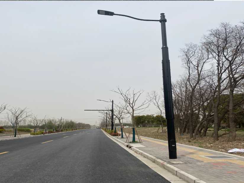 阿图什市上海综合杆 太阳能路灯工程