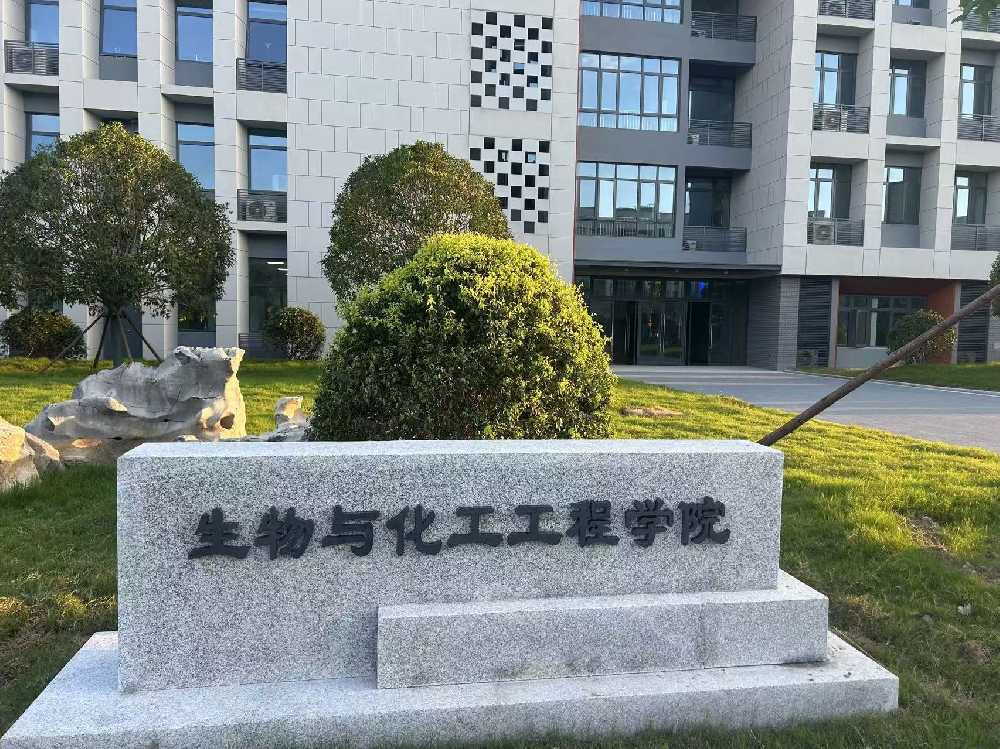 阿图什市扬州职业大学体育场高杆灯项目